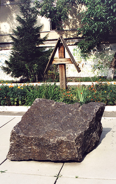Памятный камень В.Барскому на территории Киево-братского монастыря